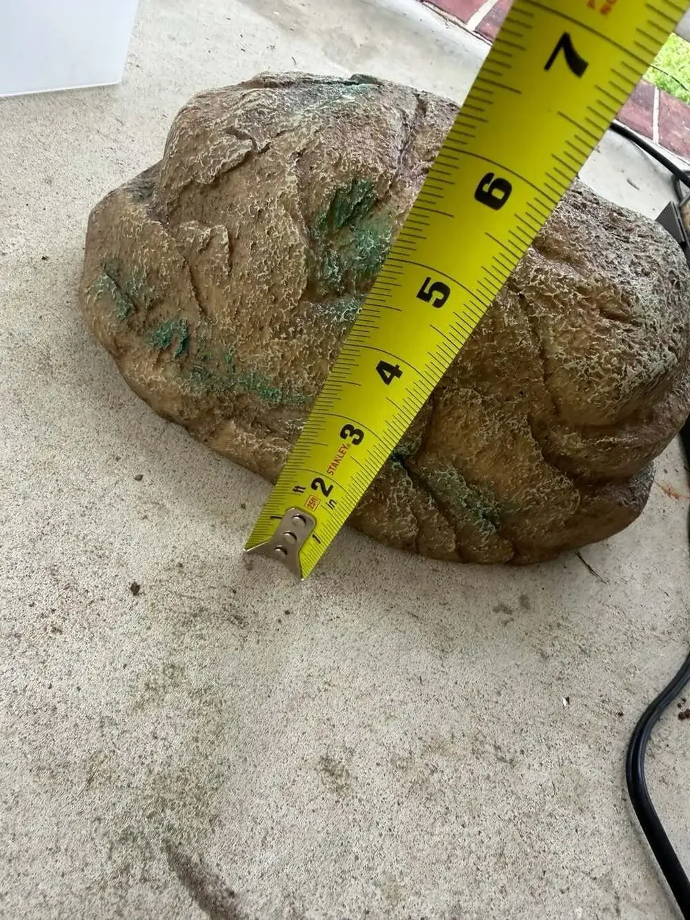 Zoo Med Reptile Hide Rock - Medium